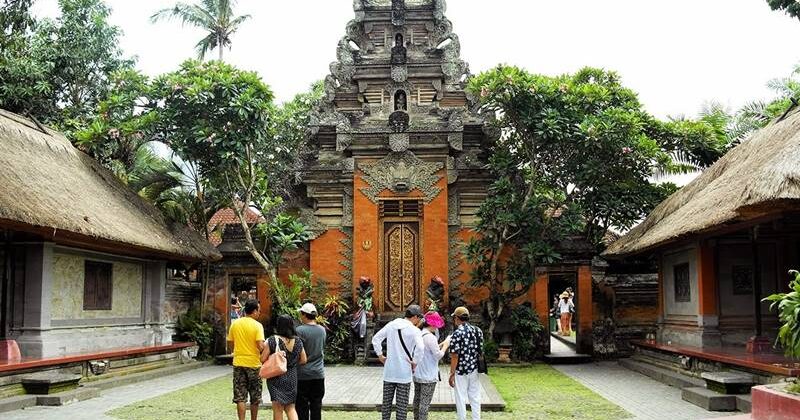 Ubud Palace is one of the Attraction fro tourist who come to Ubud center.